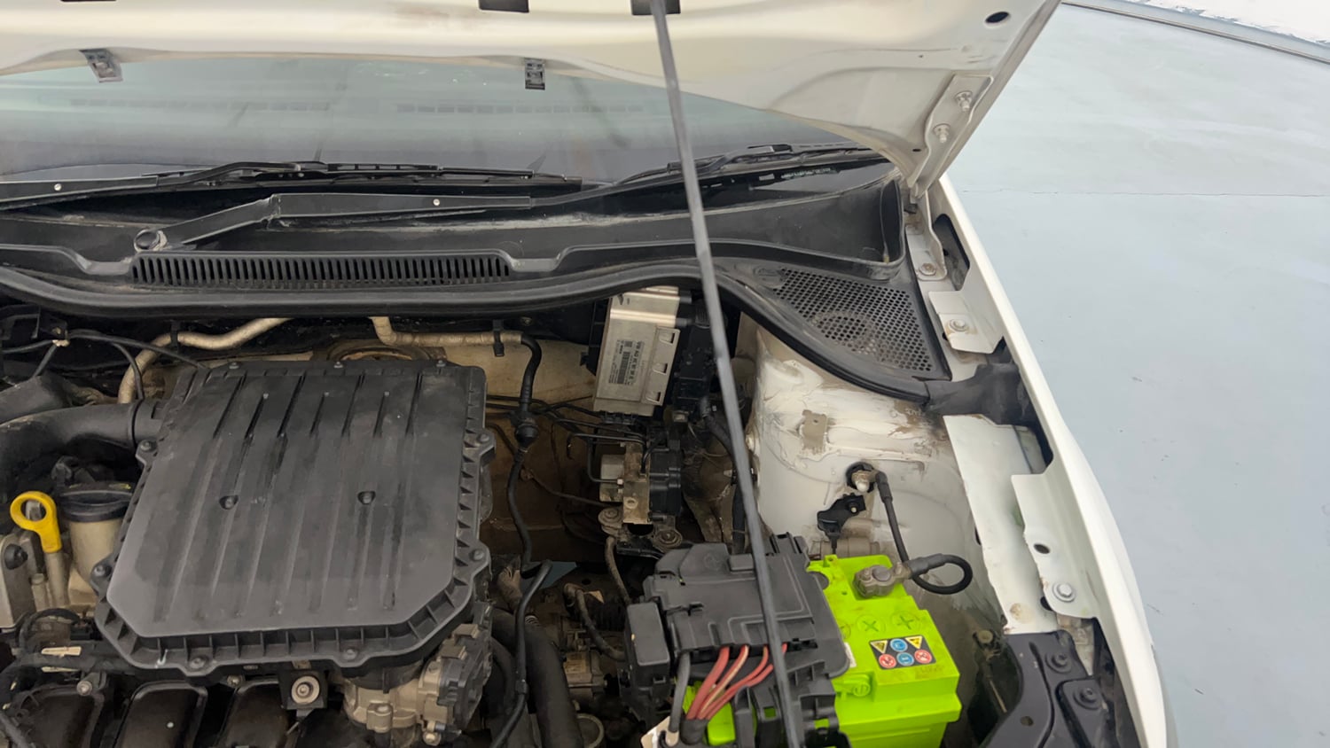Used 2019 Volkswagen Polo Highline Plus 1.0 (P) Petrol Manual engine ENGINE LEFT SIDE HINGE & APRON VIEW