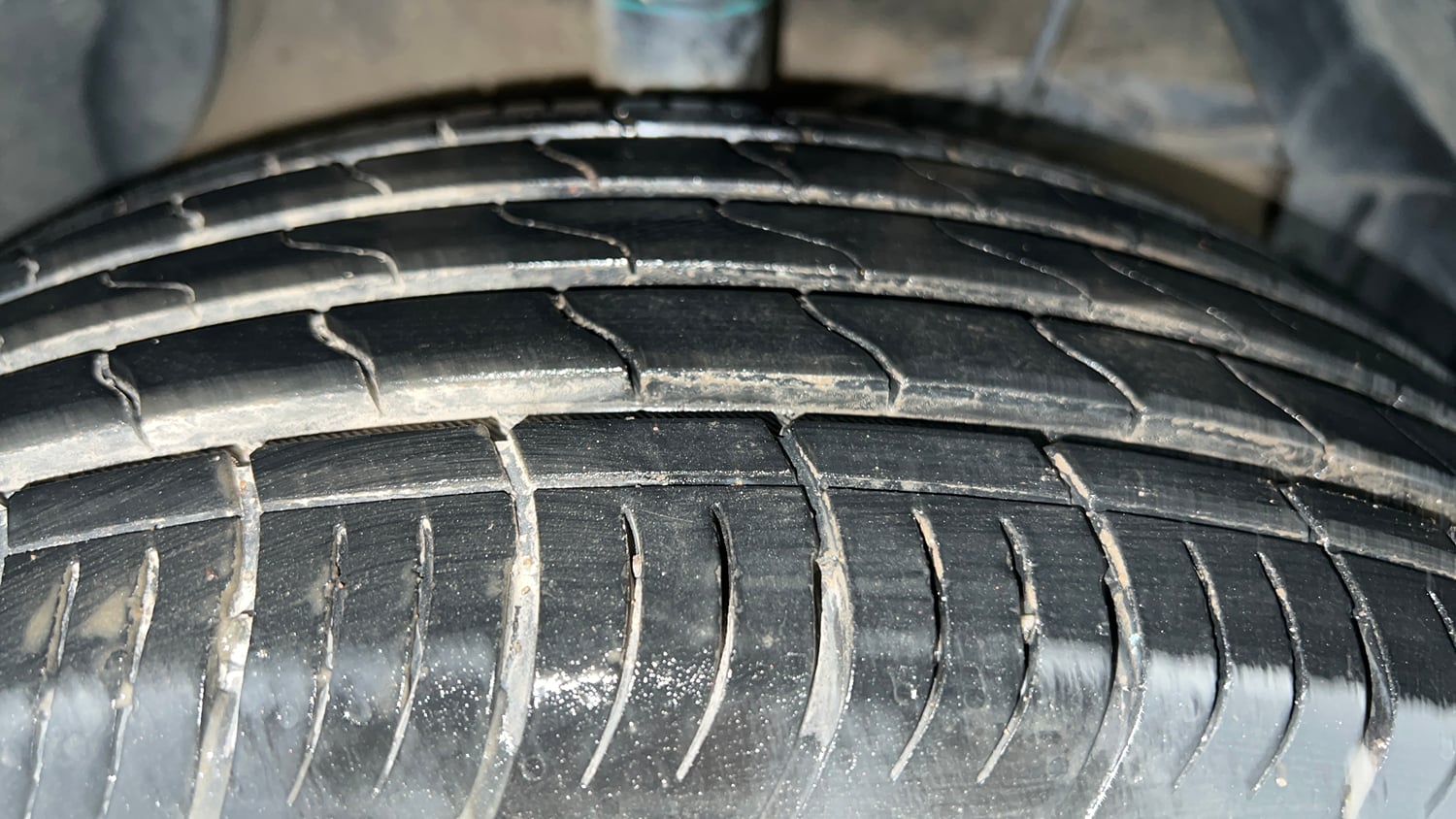 Used 2023 Maruti Suzuki Brezza ZXi Petrol Manual tyres RIGHT FRONT TYRE TREAD VIEW