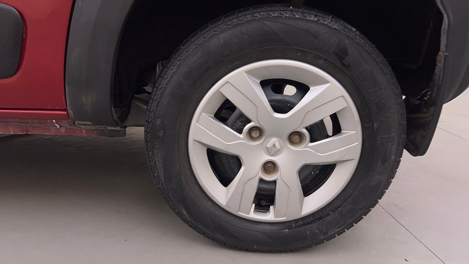 Used 2016 Renault Kwid RXT Petrol Manual tyres LEFT REAR TYRE RIM VIEW