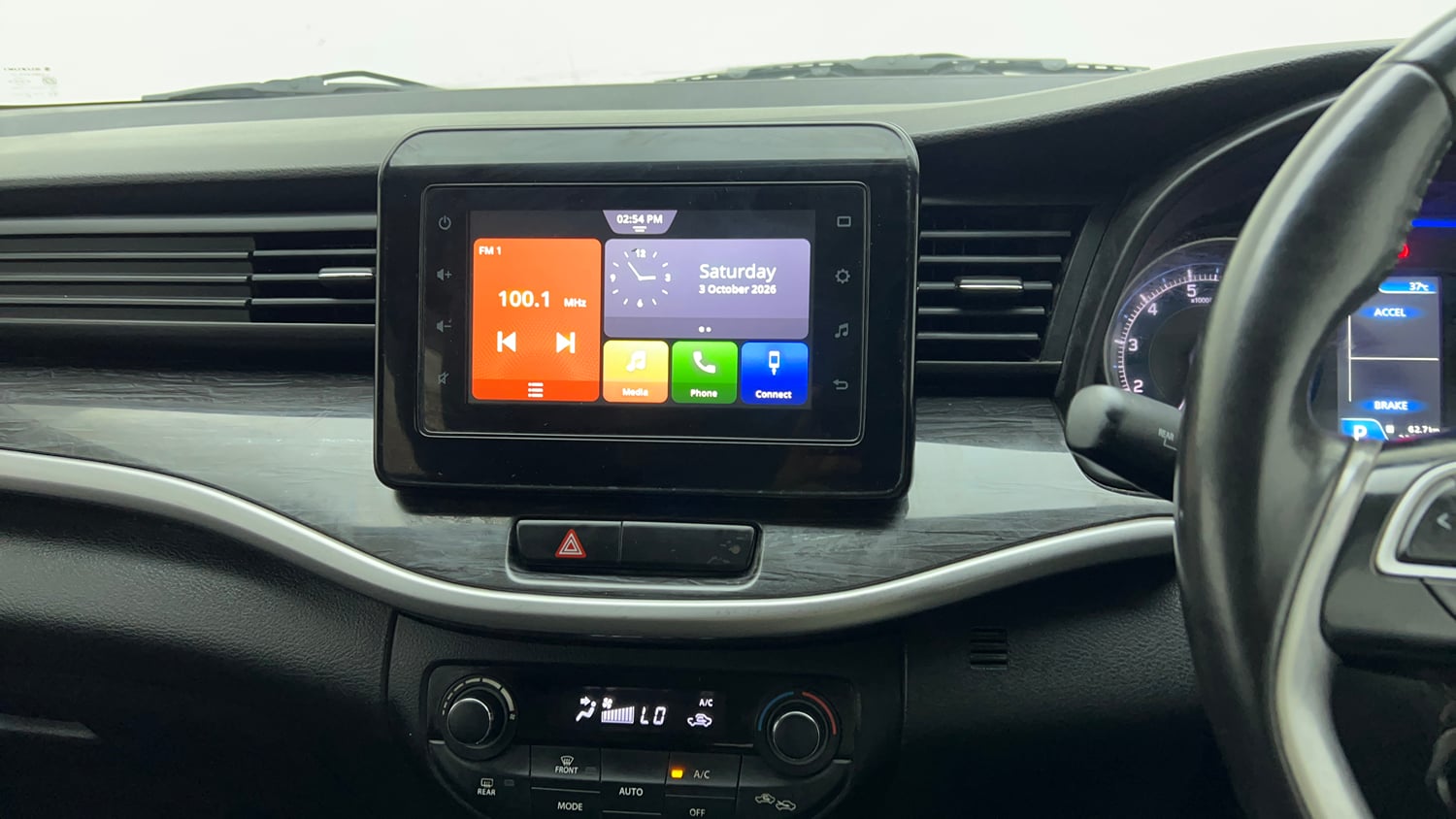 Used 2019 Maruti Suzuki XL6 Alpha AT Petrol Petrol Automatic top_features Touch screen infotainment system