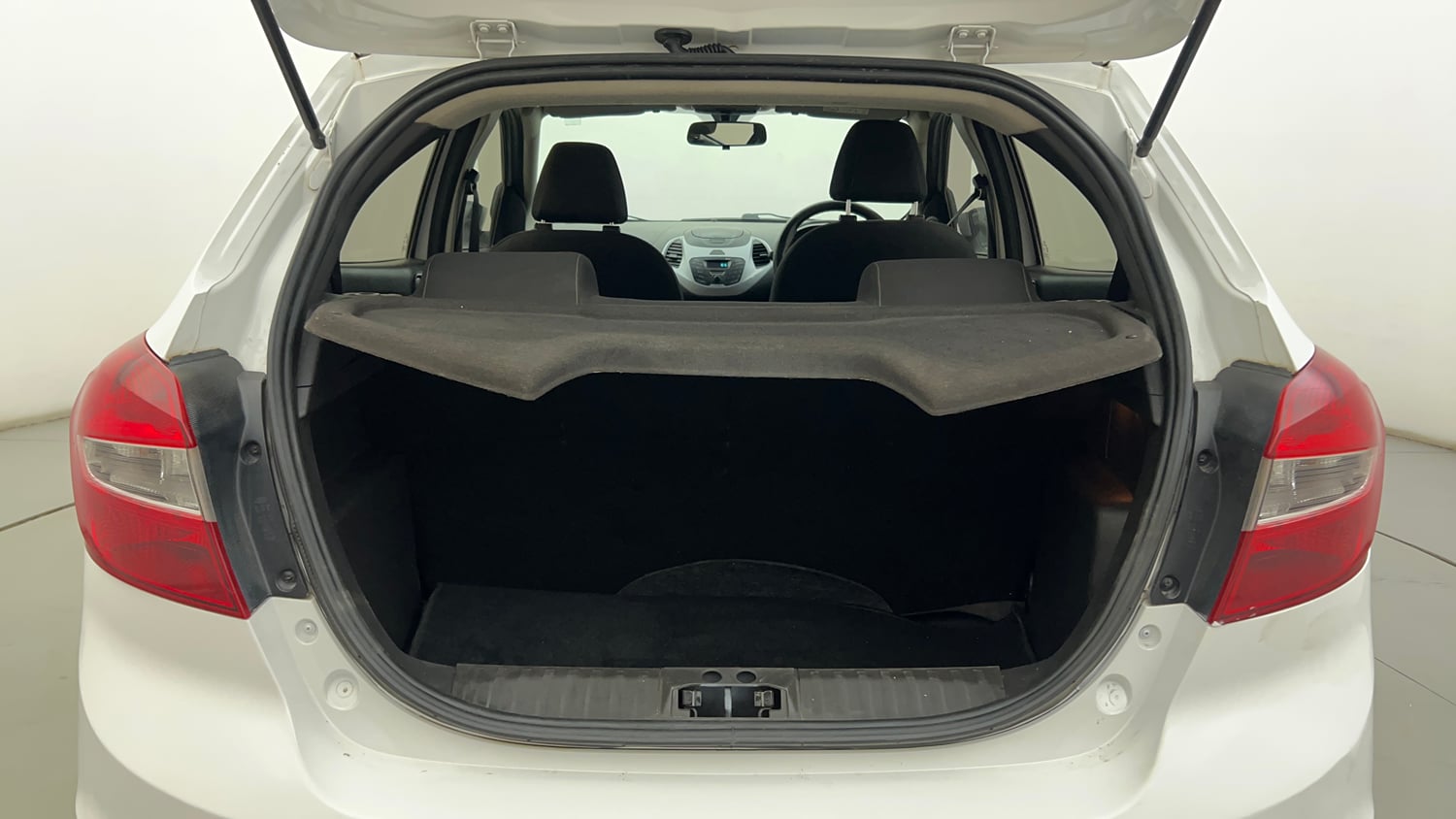 Used 2018 Ford Figo Titanium 1.2 Ti-VCT Petrol Manual interior DICKY INSIDE VIEW