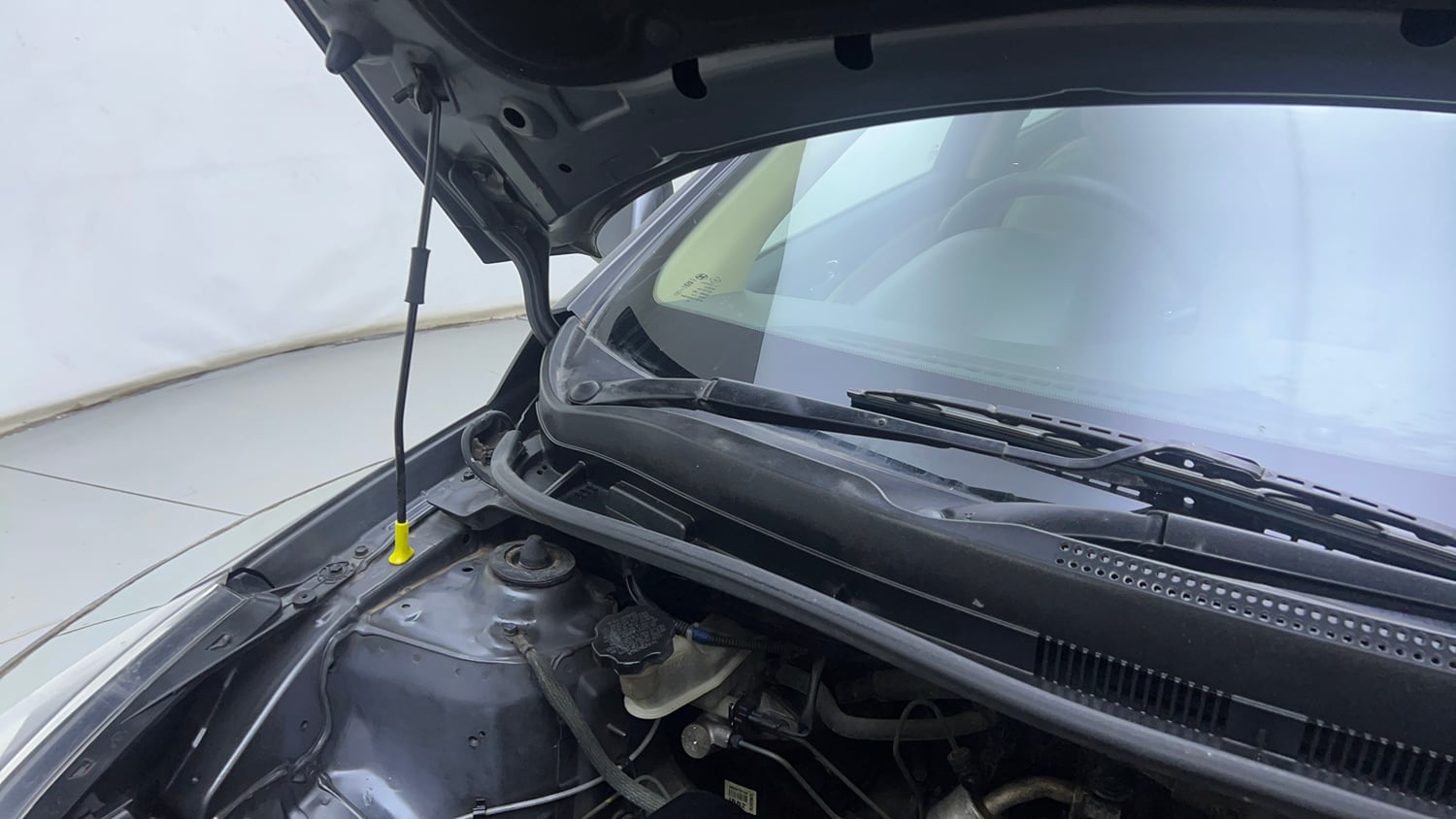 Used 2012 Hyundai Verna Fluidic 1.6 VTVT SX Petrol Manual engine ENGINE RIGHT SIDE HINGE & APRON VIEW