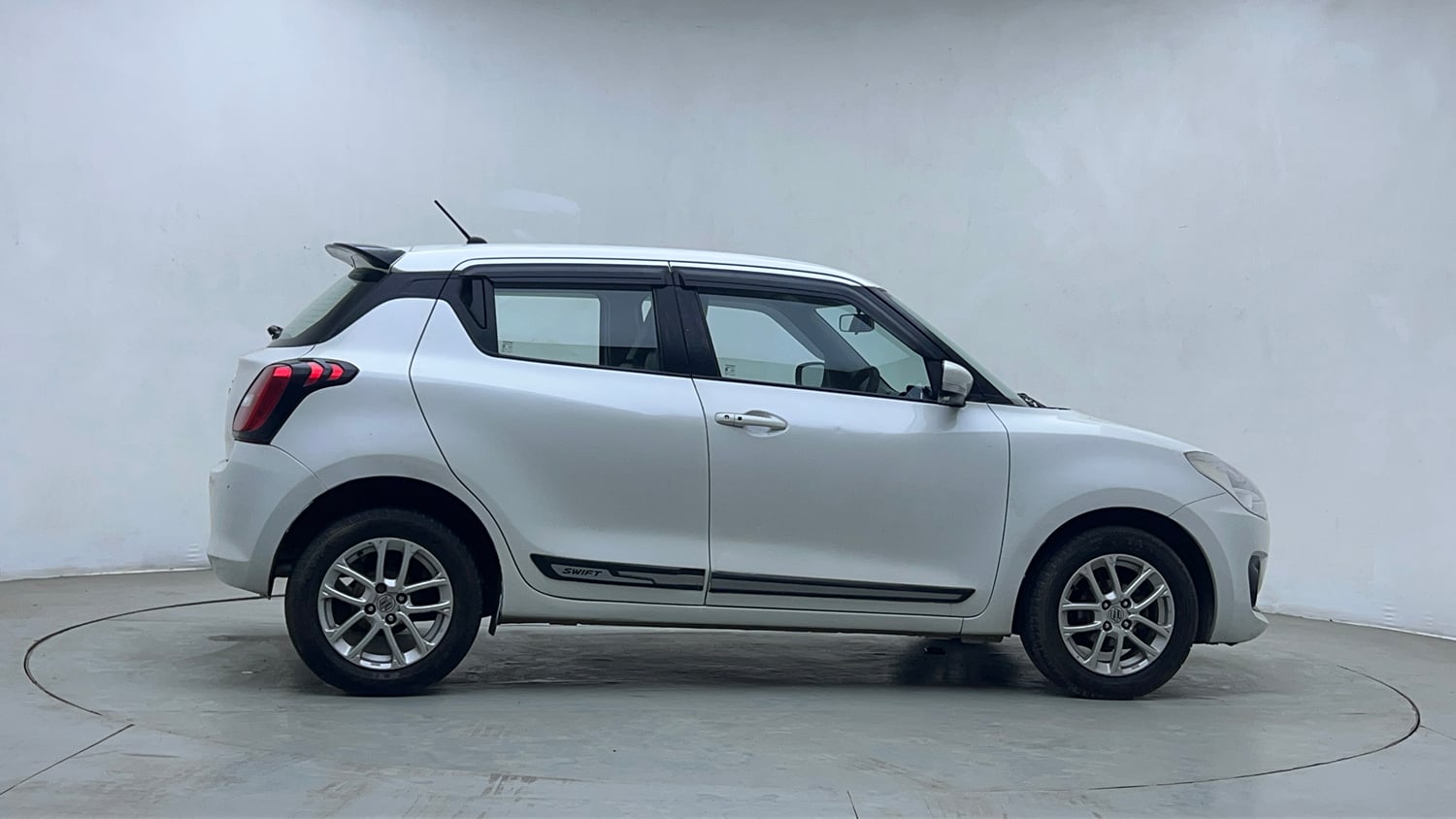Used 2018 Maruti Suzuki Swift ZXi AMT Petrol Automatic exterior RIGHT SIDE VIEW