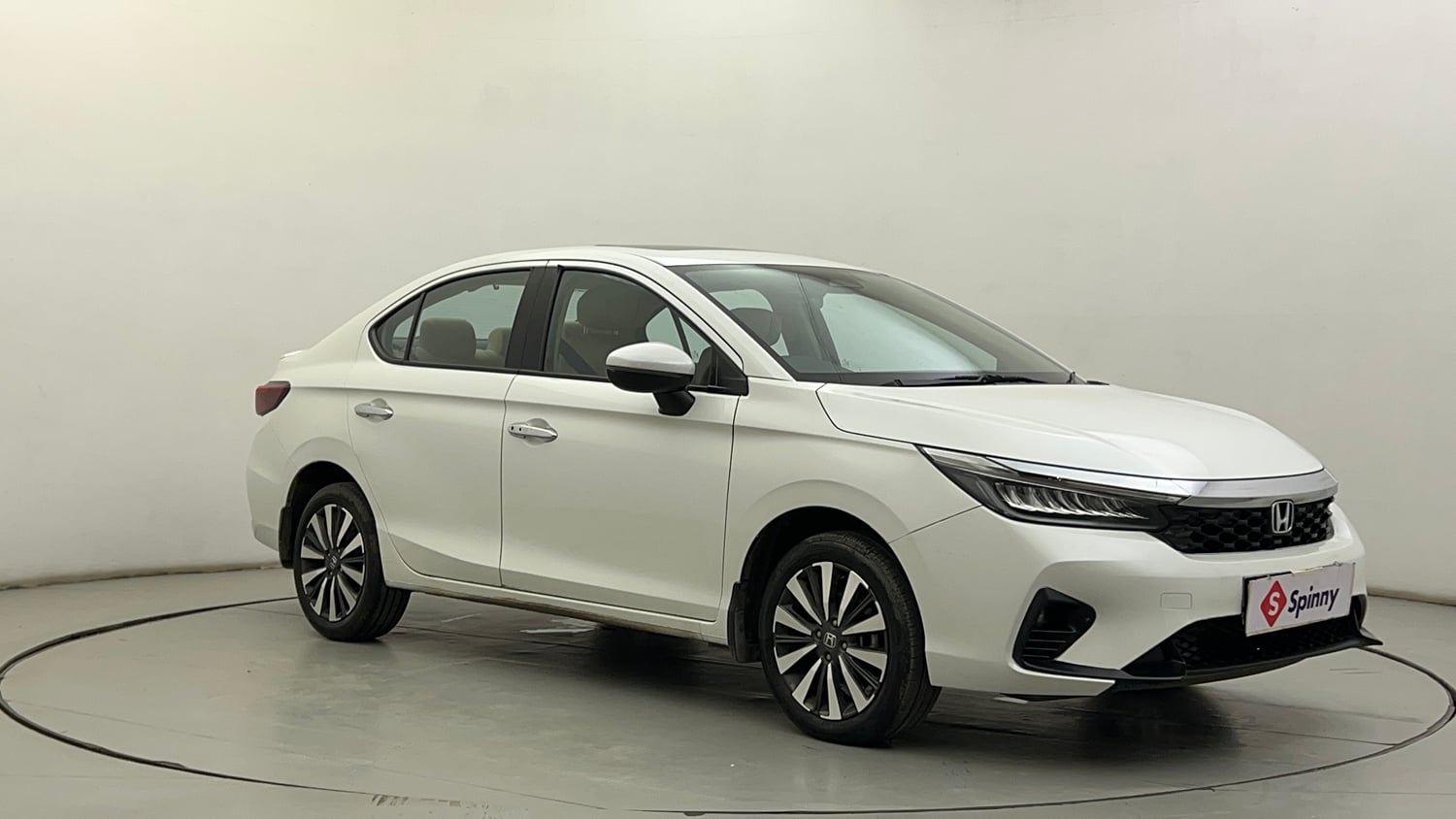Used 2025 Honda City ZX Petrol CVT Petrol Automatic exterior RIGHT FRONT CORNER VIEW
