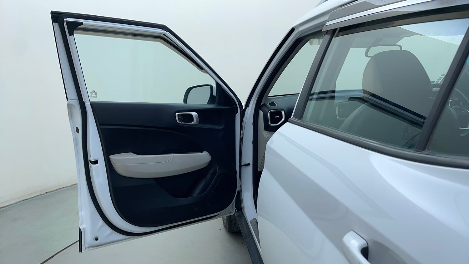 Used 2024 Hyundai Venue SX 1.2 Petrol Petrol Manual interior LEFT FRONT DOOR OPEN VIEW