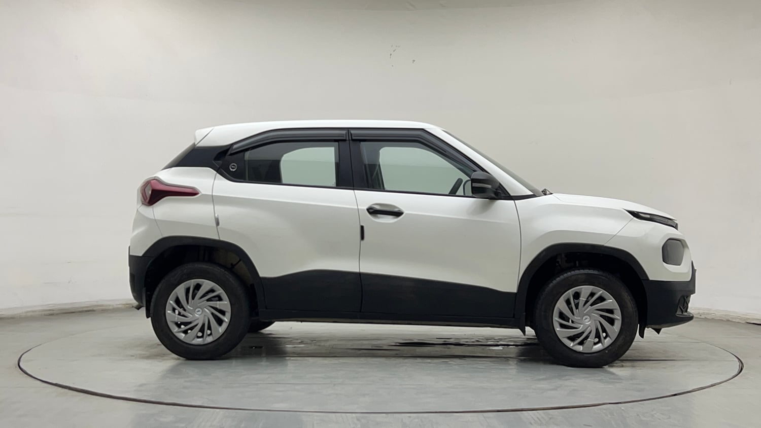 Used 2023 Tata Punch Pure MT Petrol Manual exterior RIGHT SIDE VIEW