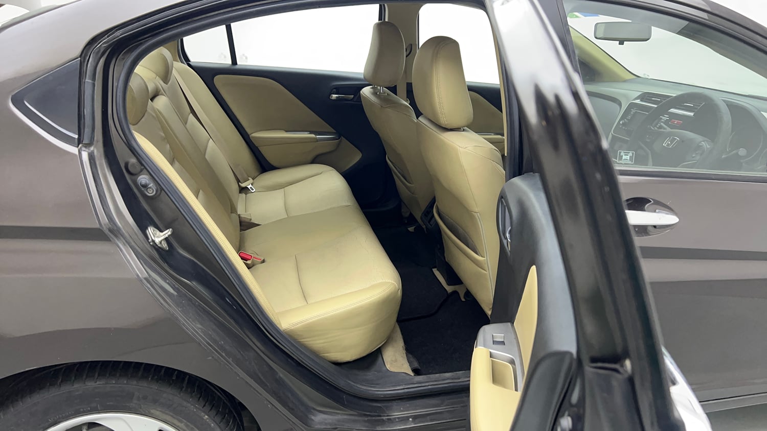 Used 2015 Honda City VX CVT Petrol Automatic interior RIGHT SIDE REAR DOOR CABIN VIEW