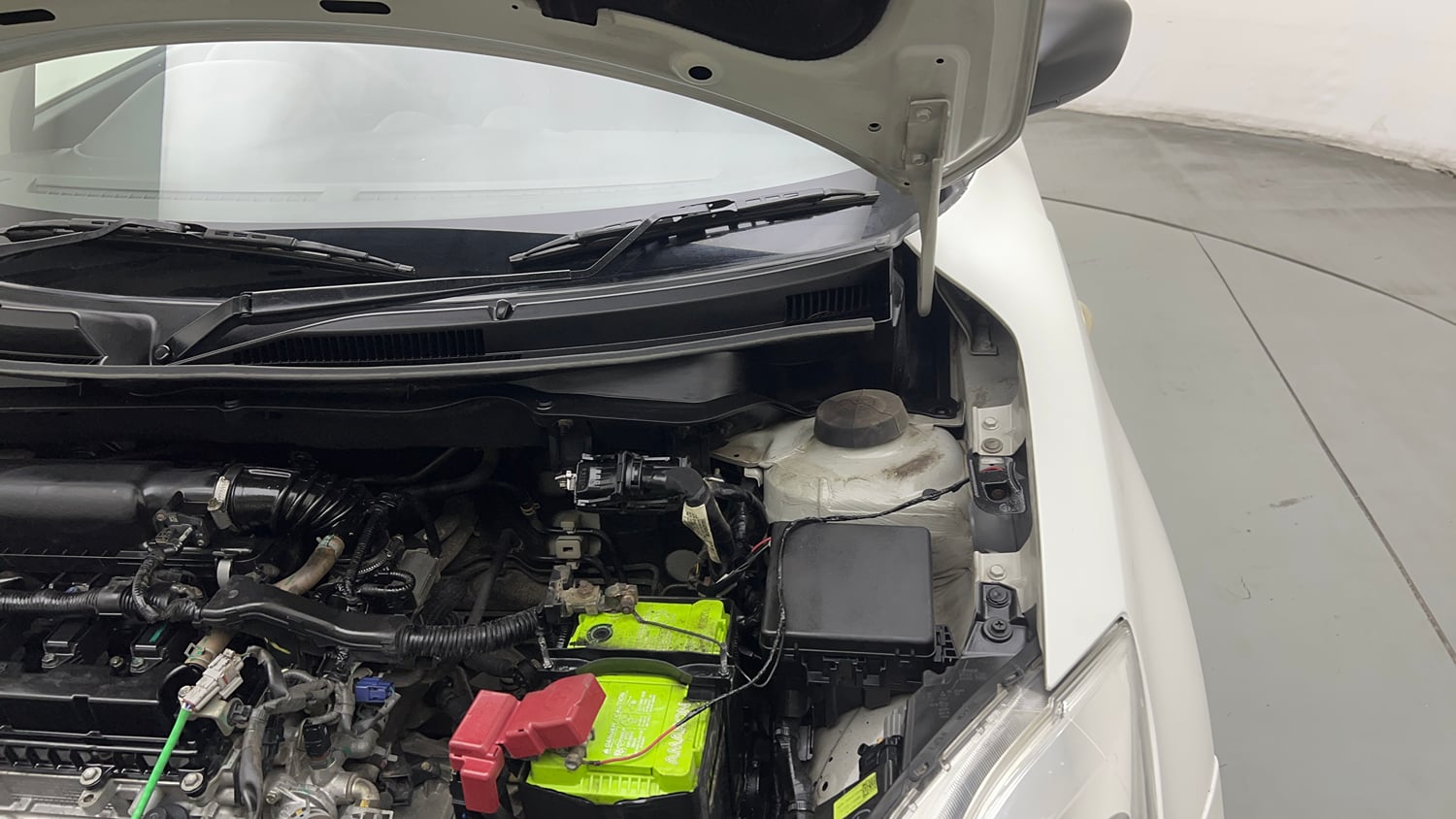 Used 2022 Maruti Suzuki Swift LXi Petrol Manual engine ENGINE LEFT SIDE HINGE & APRON VIEW