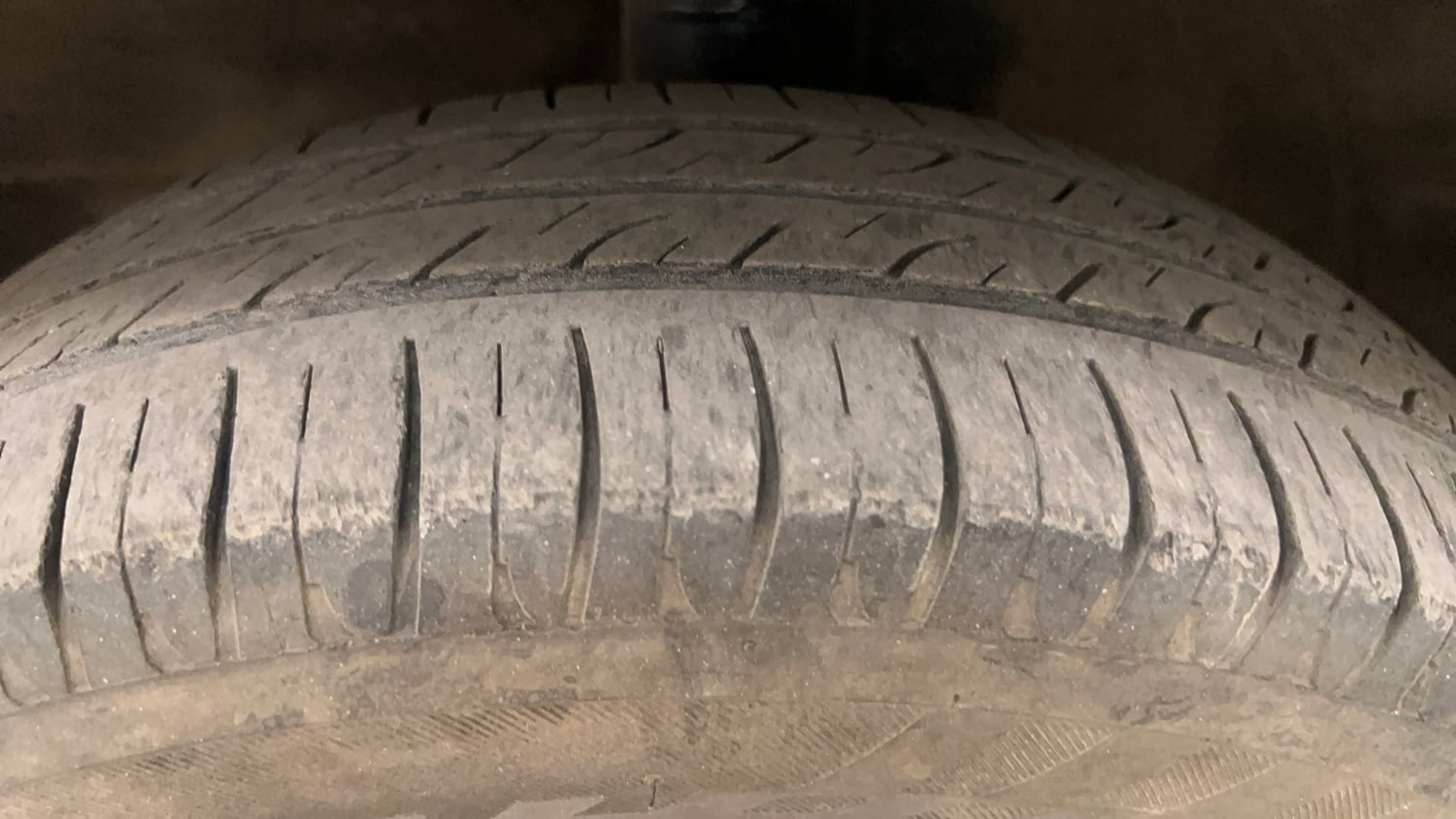 Used 2014 Maruti Suzuki Wagon R VXI Petrol Manual tyres LEFT FRONT TYRE TREAD VIEW