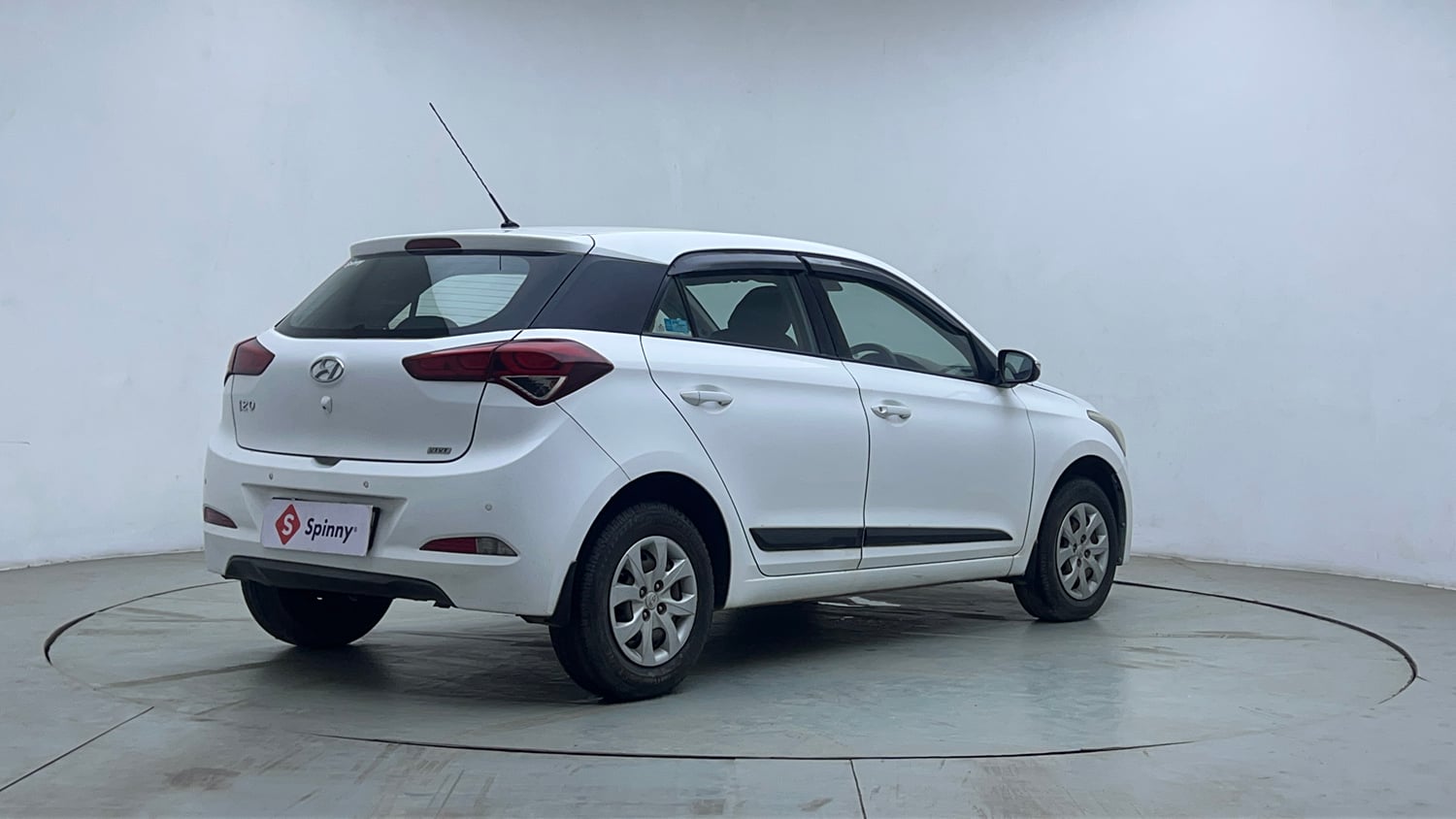 Used 2015 Hyundai Elite i20 Sportz 1.2 Petrol Manual exterior RIGHT REAR CORNER VIEW