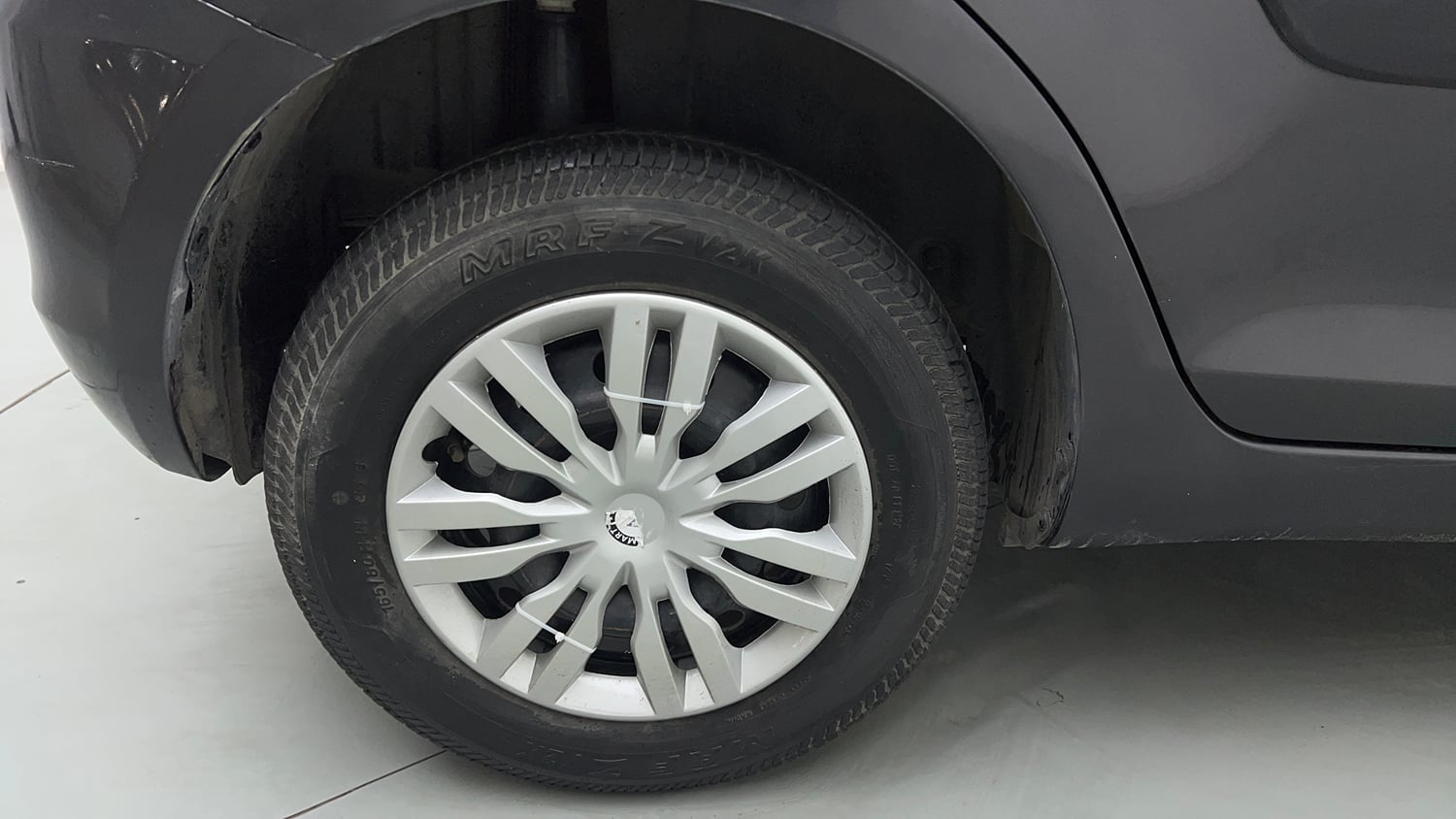Used 2015 Maruti Suzuki Swift VXi Petrol Manual tyres RIGHT REAR TYRE RIM VIEW