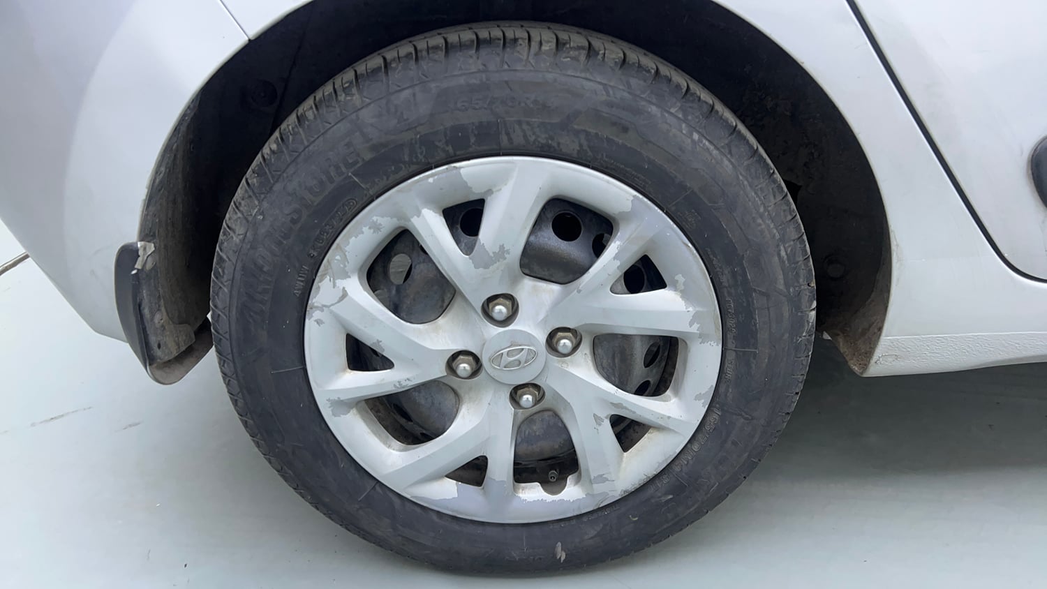 Used 2017 Hyundai Grand i10 Sportz 1.2 Kappa VTVT Petrol Manual tyres RIGHT REAR TYRE RIM VIEW