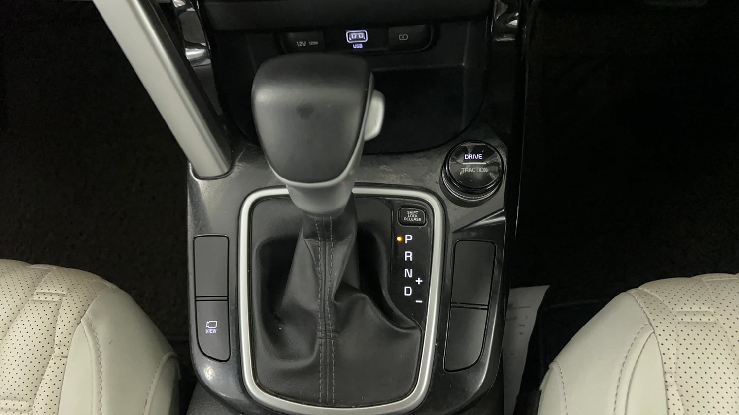 Used 2022 kia Seltos HTX 1.5 IVT Petrol Automatic interior GEAR  KNOB VIEW