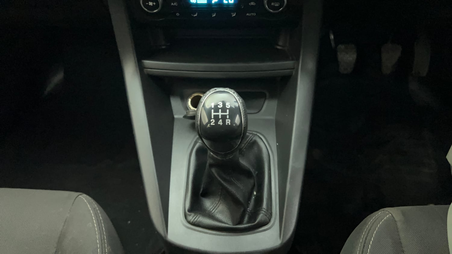 Used 2018 Ford Figo Titanium 1.2 Ti-VCT Petrol Manual interior GEAR  KNOB VIEW