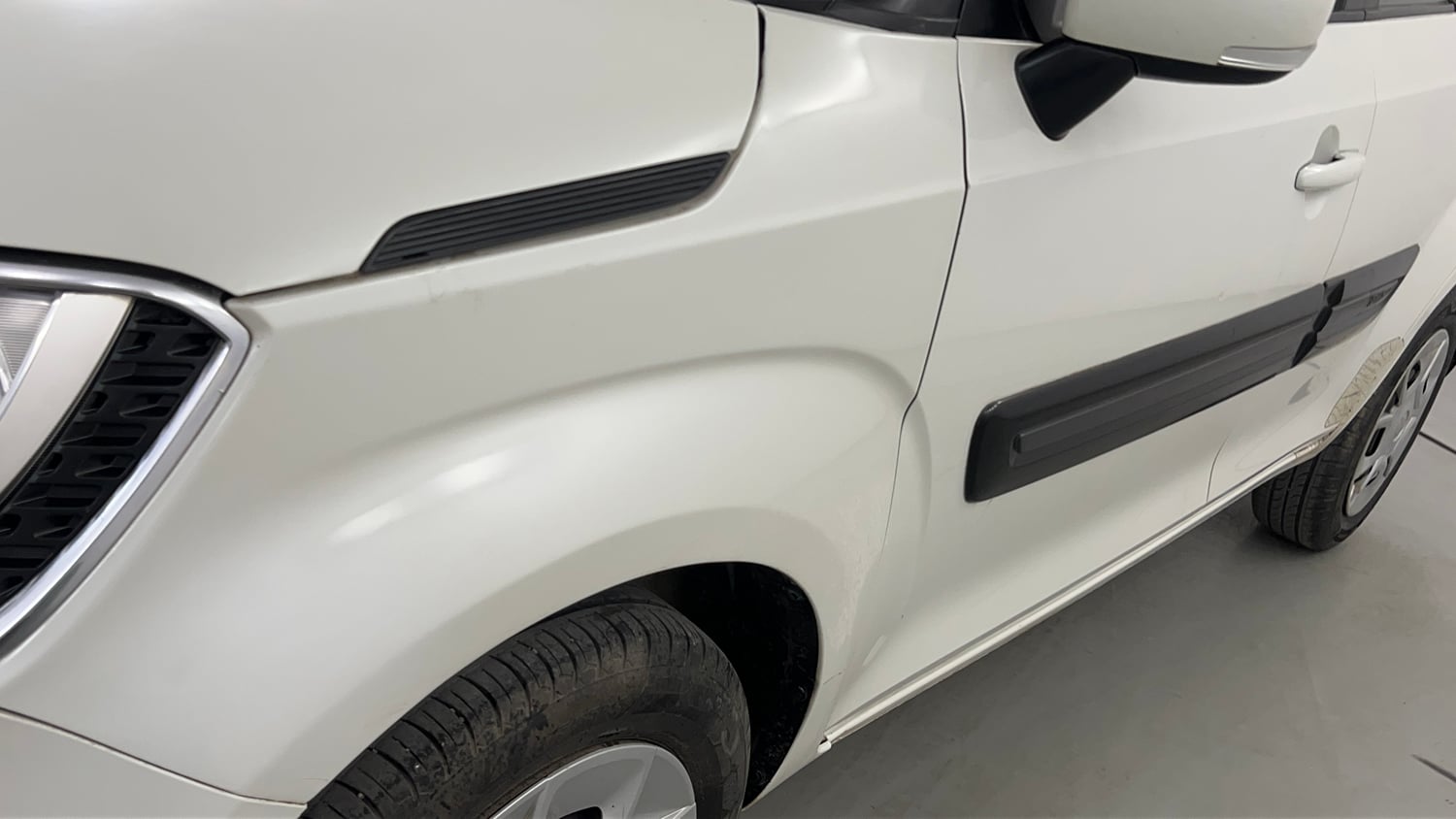 Used 2017 Maruti Suzuki Ignis Delta 1.2 MT Petrol Manual dents MINOR SCRATCH