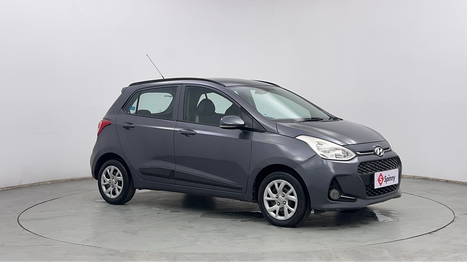 Used 2018 Hyundai Grand i10 Sportz 1.2 Kappa VTVT Petrol Manual exterior RIGHT FRONT CORNER VIEW