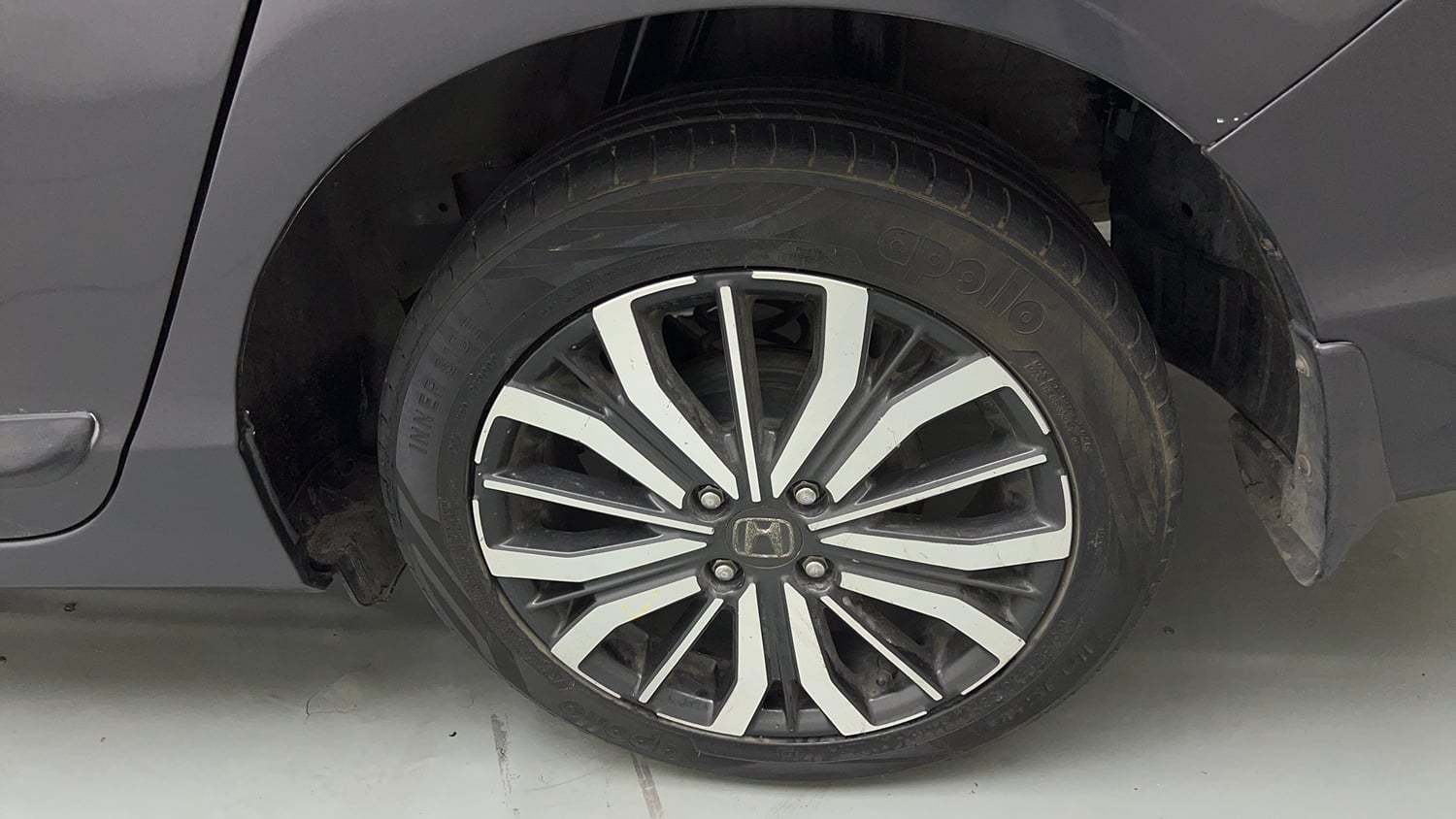Used 2017 Honda City ZX CVT Petrol Petrol Automatic tyres LEFT REAR TYRE RIM VIEW