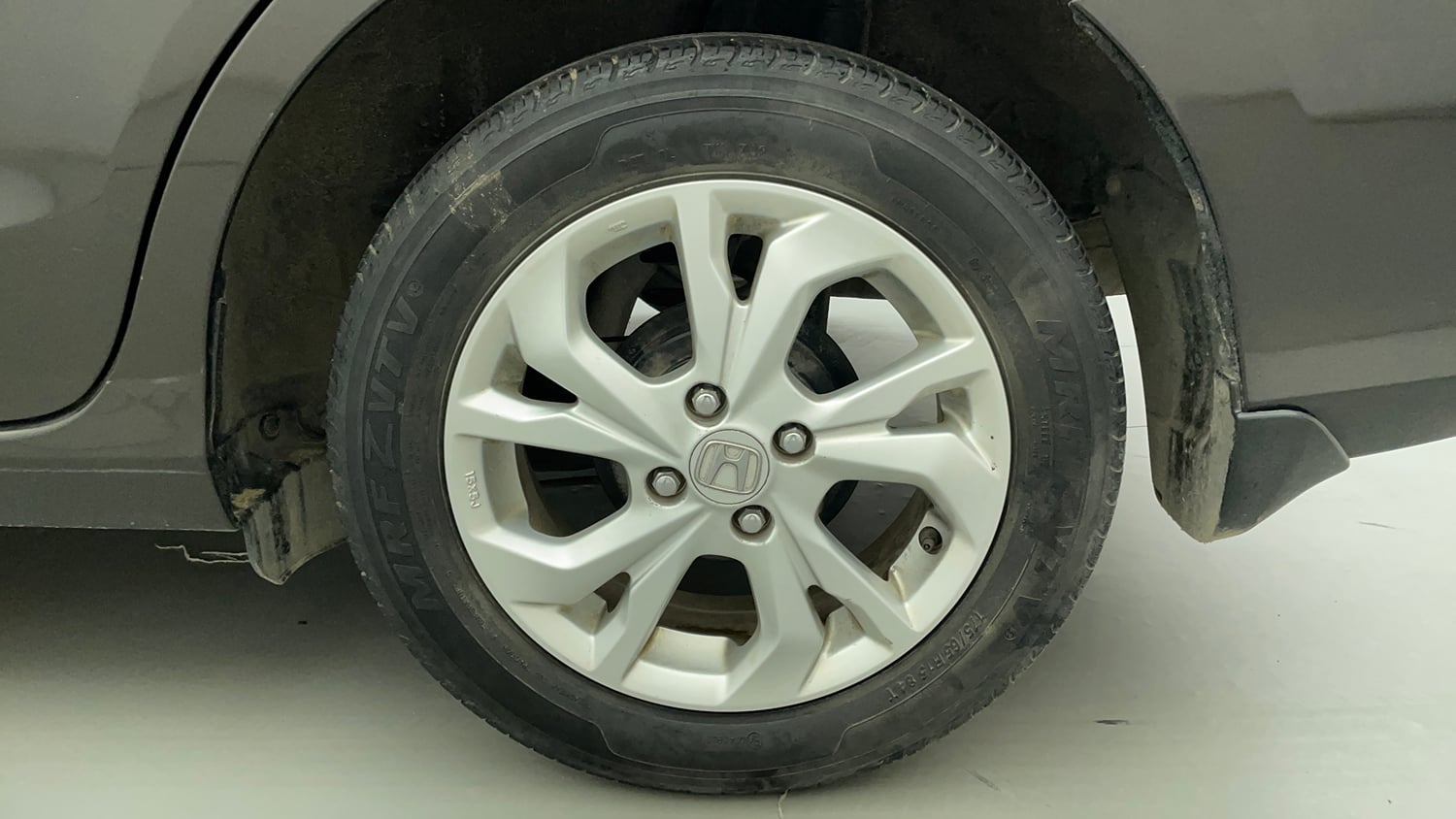 Used 2019 Honda Amaze 1.2 V CVT Petrol Petrol Automatic tyres LEFT REAR TYRE RIM VIEW