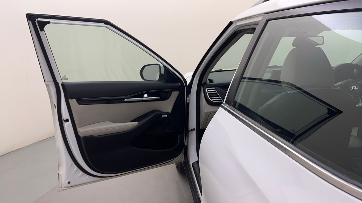 Used 2019 kia Seltos GTX Plus DCT 1.4 Petrol Automatic interior LEFT FRONT DOOR OPEN VIEW