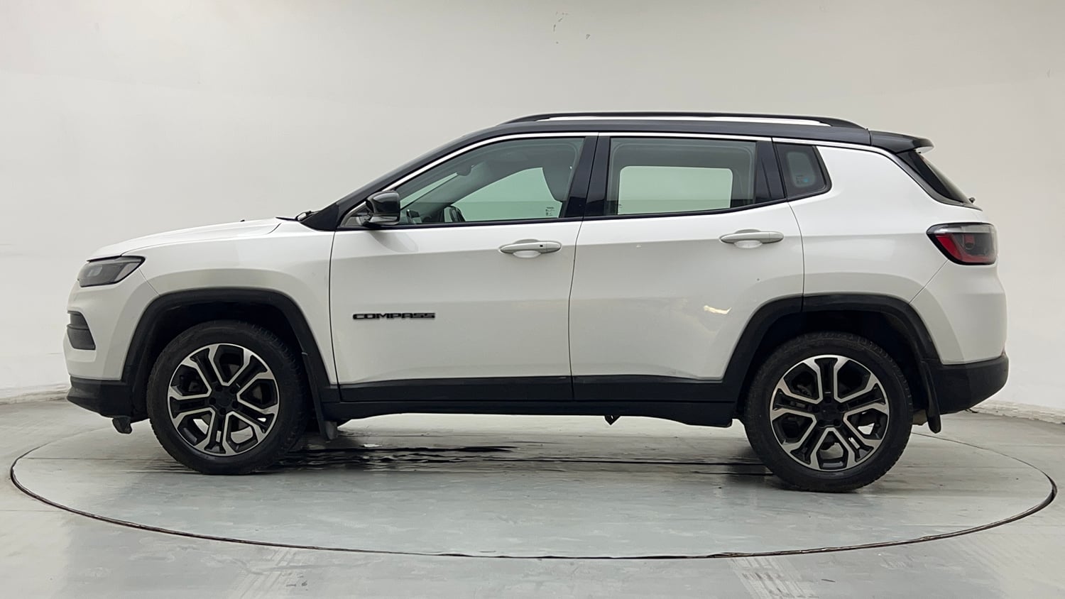 Used 2022 Jeep Compass Limited (O) 2.0 Diesel Diesel Manual exterior LEFT SIDE VIEW