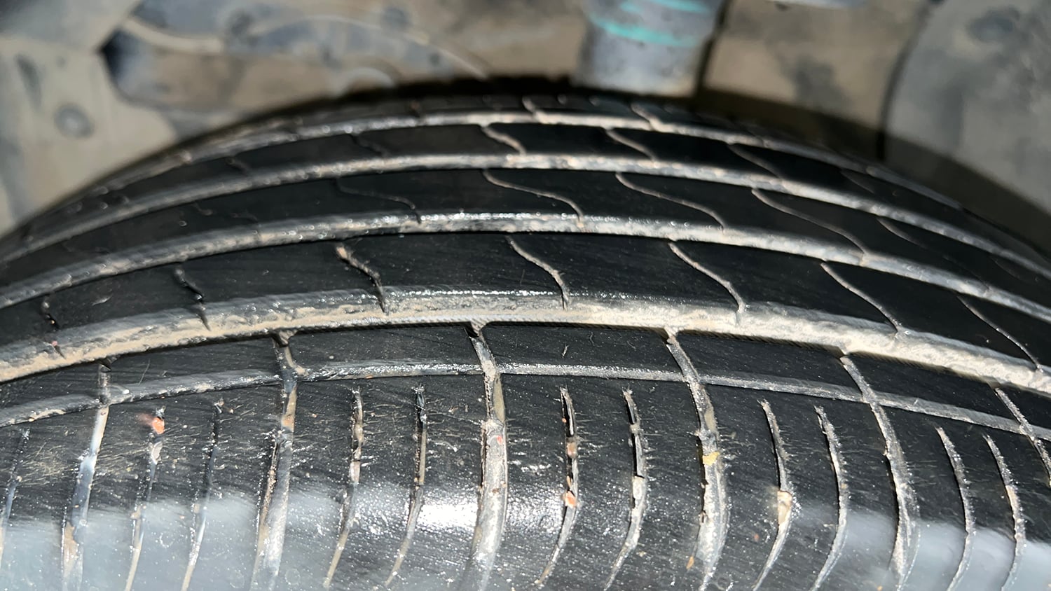 Used 2023 Maruti Suzuki Brezza ZXi Petrol Manual tyres LEFT FRONT TYRE TREAD VIEW