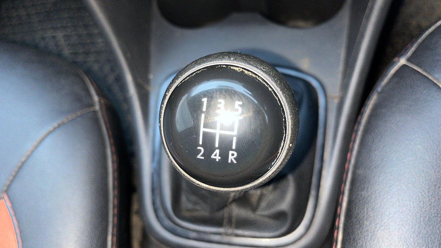 Used 2020 Volkswagen Polo Comfortline Plus 1.0L MPI Petrol Manual interior GEAR  KNOB VIEW
