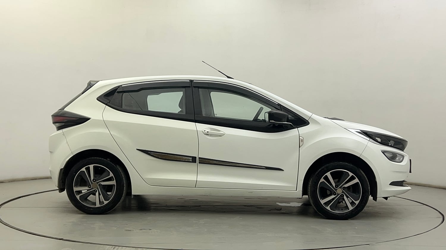 Used 2022 Tata Altroz XZ Plus Petrol+CNG (Outside Fitted) Cng Manual exterior RIGHT SIDE VIEW