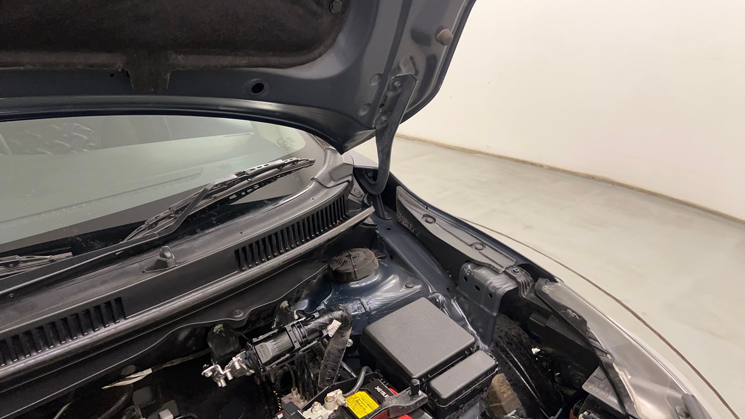 Used 2025 Maruti Suzuki Baleno Delta AGS Petrol Automatic engine ENGINE LEFT SIDE HINGE & APRON VIEW