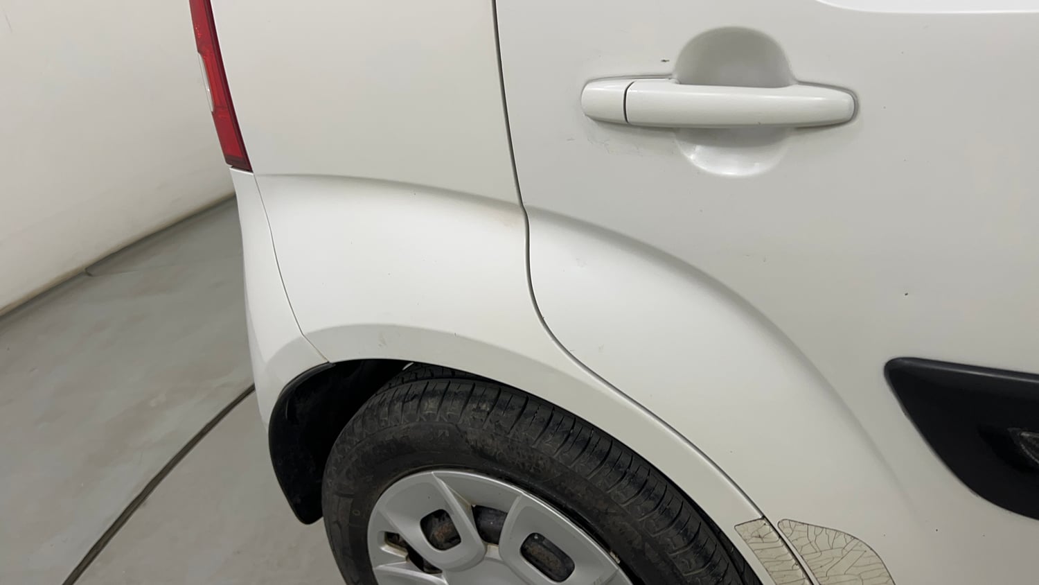 Used 2017 Maruti Suzuki Ignis Delta 1.2 MT Petrol Manual dents MINOR SCRATCH