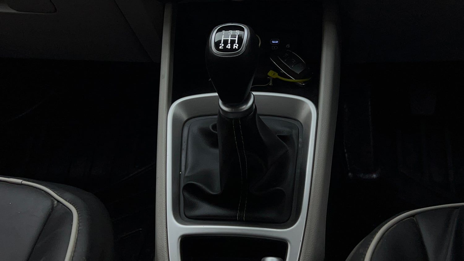 Used 2022 Hyundai Venue SX 1.2 Petrol Petrol Manual interior GEAR  KNOB VIEW