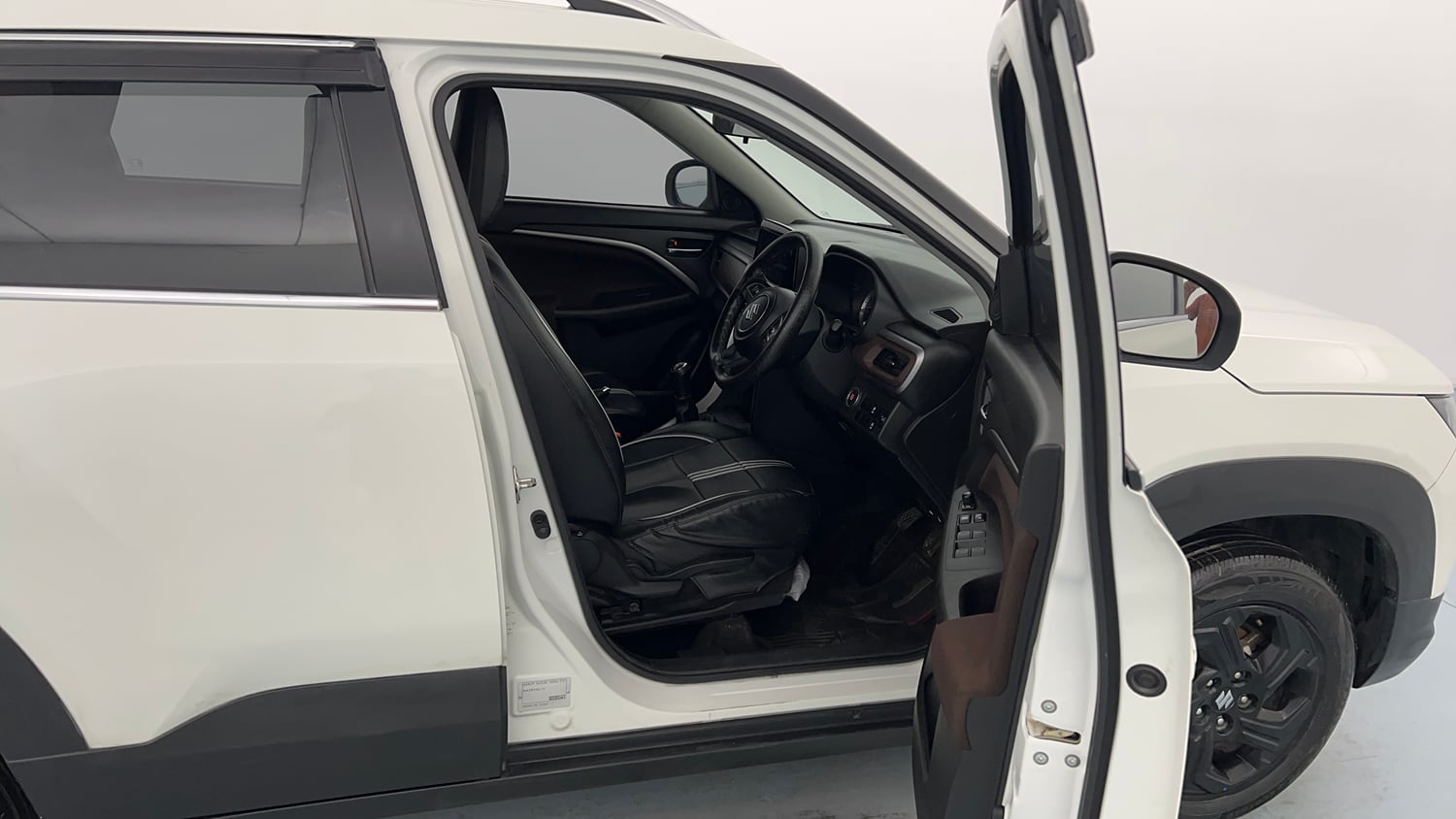 Used 2023 Maruti Suzuki Brezza ZXi Petrol Manual interior RIGHT SIDE FRONT DOOR CABIN VIEW