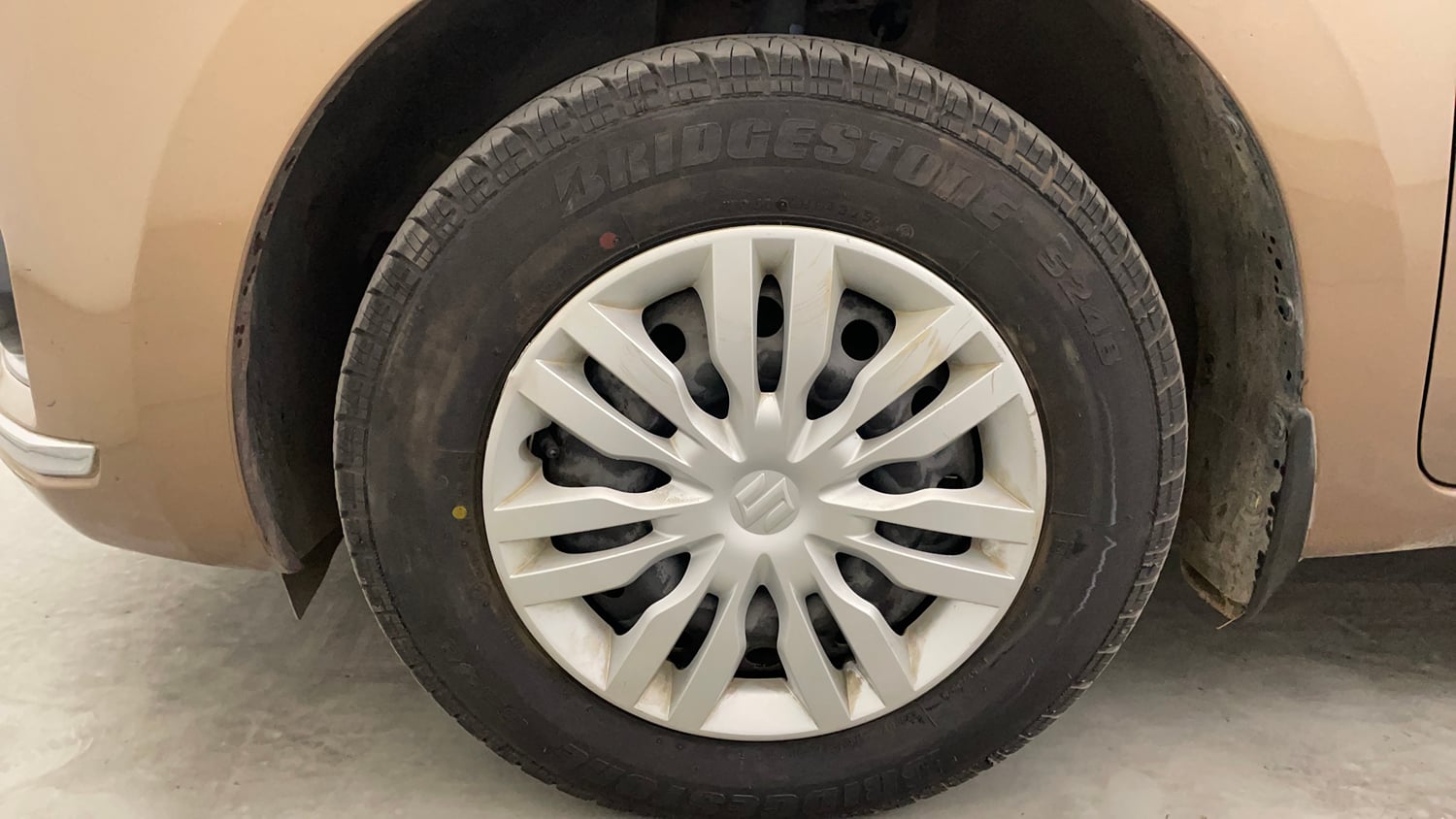 Used 2018 Maruti Suzuki Dzire VXi AMT Petrol Automatic tyres LEFT FRONT TYRE RIM VIEW