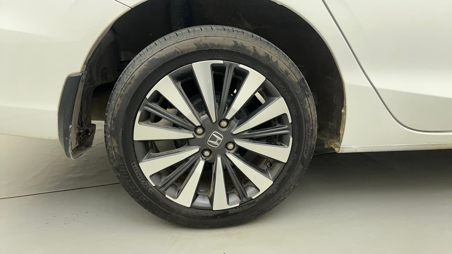 Used 2025 Honda City ZX Petrol CVT Petrol Automatic tyres RIGHT REAR TYRE RIM VIEW