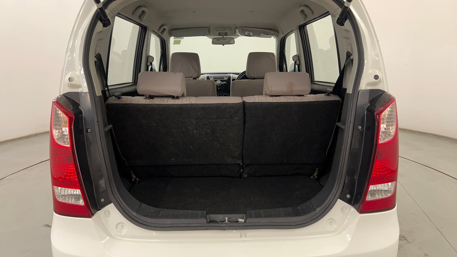 Used 2014 Maruti Suzuki Wagon R VXI Petrol Manual interior DICKY INSIDE VIEW