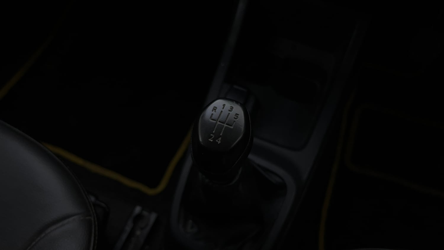 Used 2016 Renault Kwid RXT Petrol Manual interior GEAR  KNOB VIEW