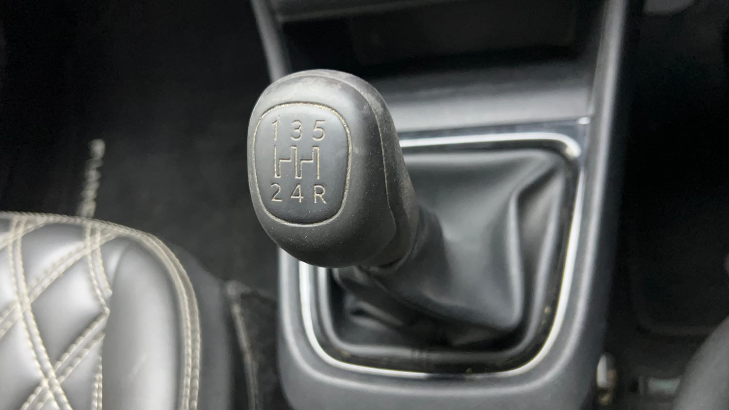 Used 2022 Tata Punch Pure MT Petrol Manual interior GEAR  KNOB VIEW