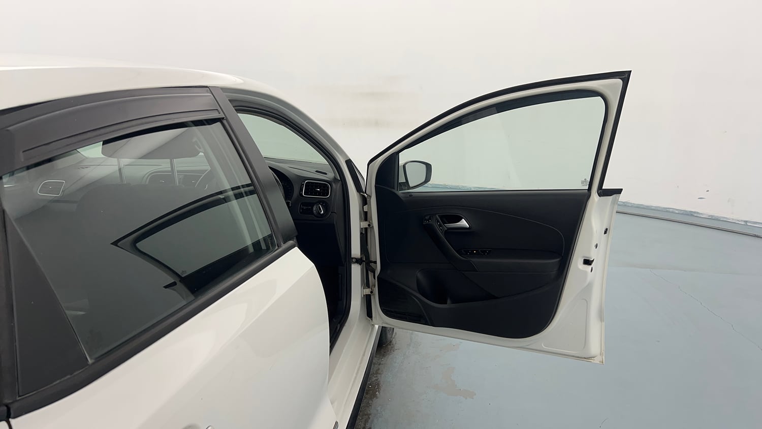 Used 2019 Volkswagen Polo Highline Plus 1.0 (P) Petrol Manual interior RIGHT FRONT DOOR OPEN VIEW