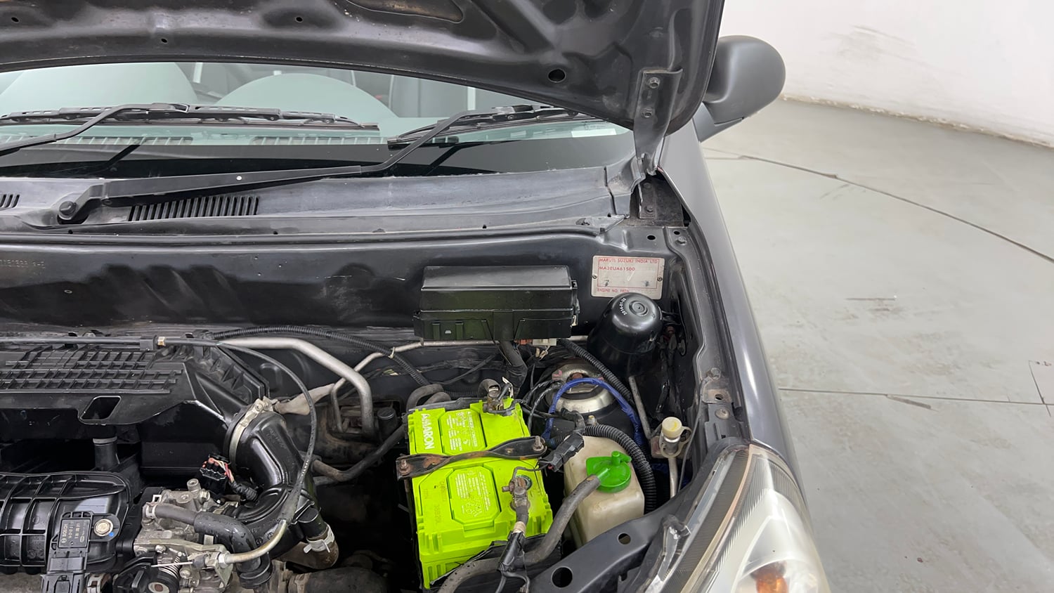 Used 2014 Maruti Suzuki Alto 800 Lxi Petrol Manual engine ENGINE LEFT SIDE HINGE & APRON VIEW