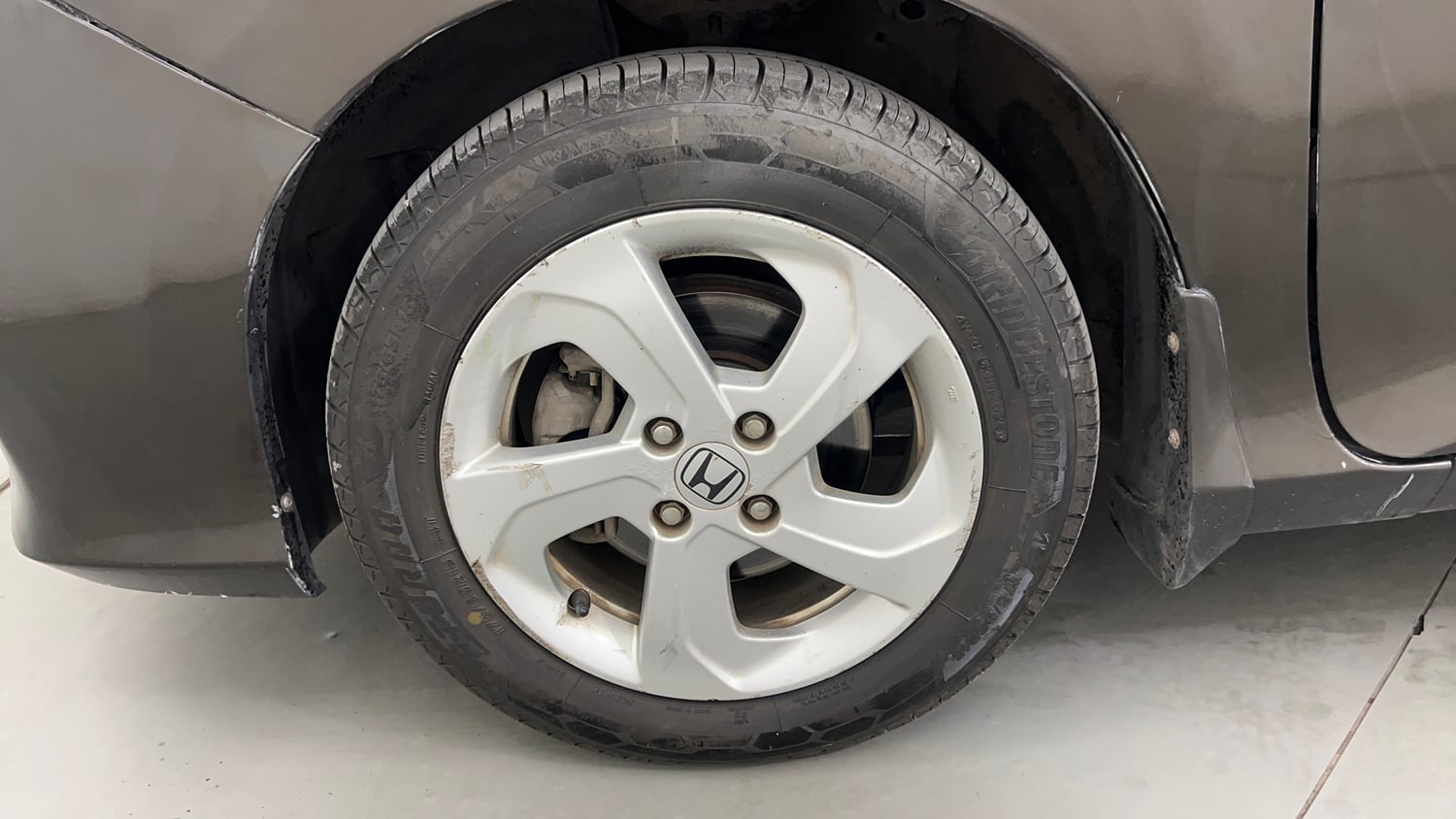 Used 2014 Honda City VX CVT Petrol Automatic tyres LEFT FRONT TYRE RIM VIEW