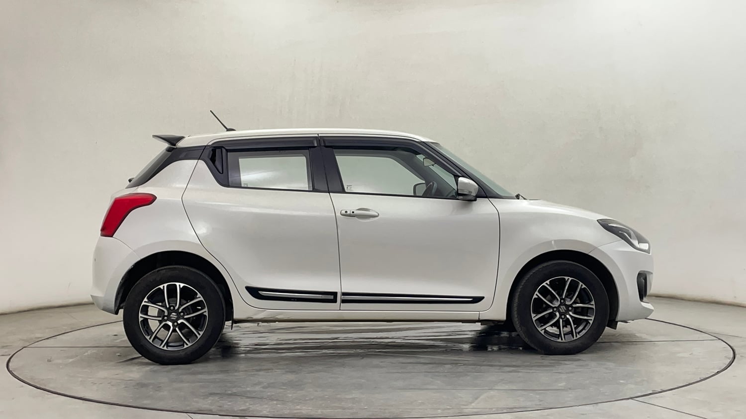 Used 2020 Maruti Suzuki Swift ZXi Plus AMT Petrol Automatic exterior RIGHT SIDE VIEW