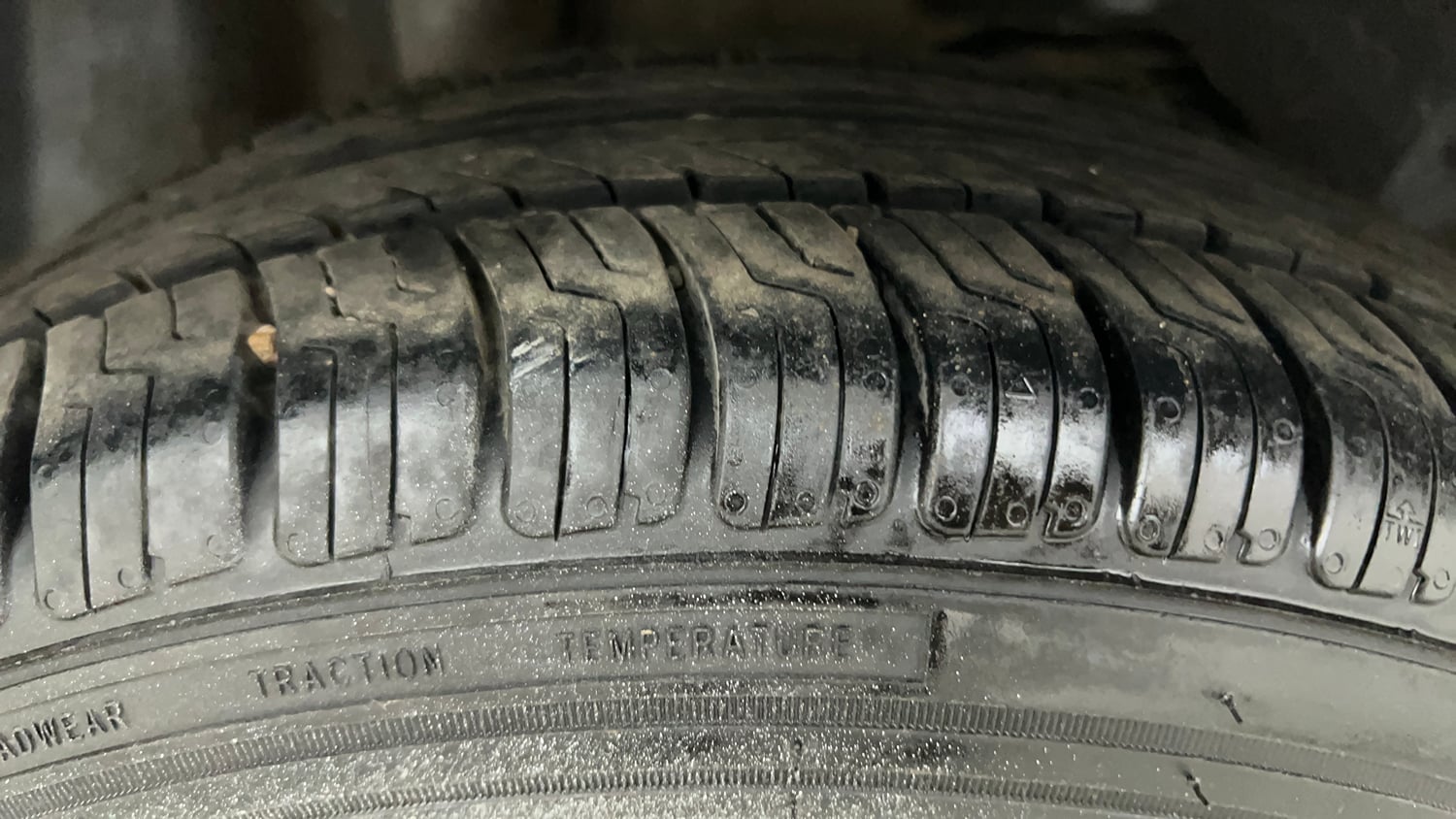 Used 2018 Ford Figo Titanium 1.2 Ti-VCT Petrol Manual tyres RIGHT REAR TYRE TREAD VIEW