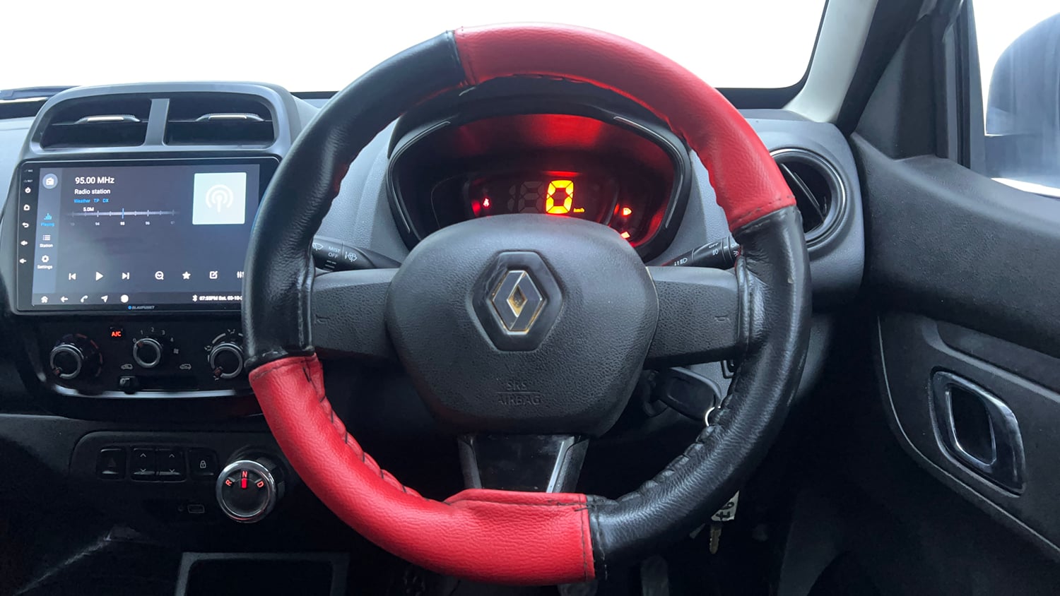Used 2019 Renault Kwid 1.0 RXT AMT Opt Petrol Automatic interior STEERING VIEW