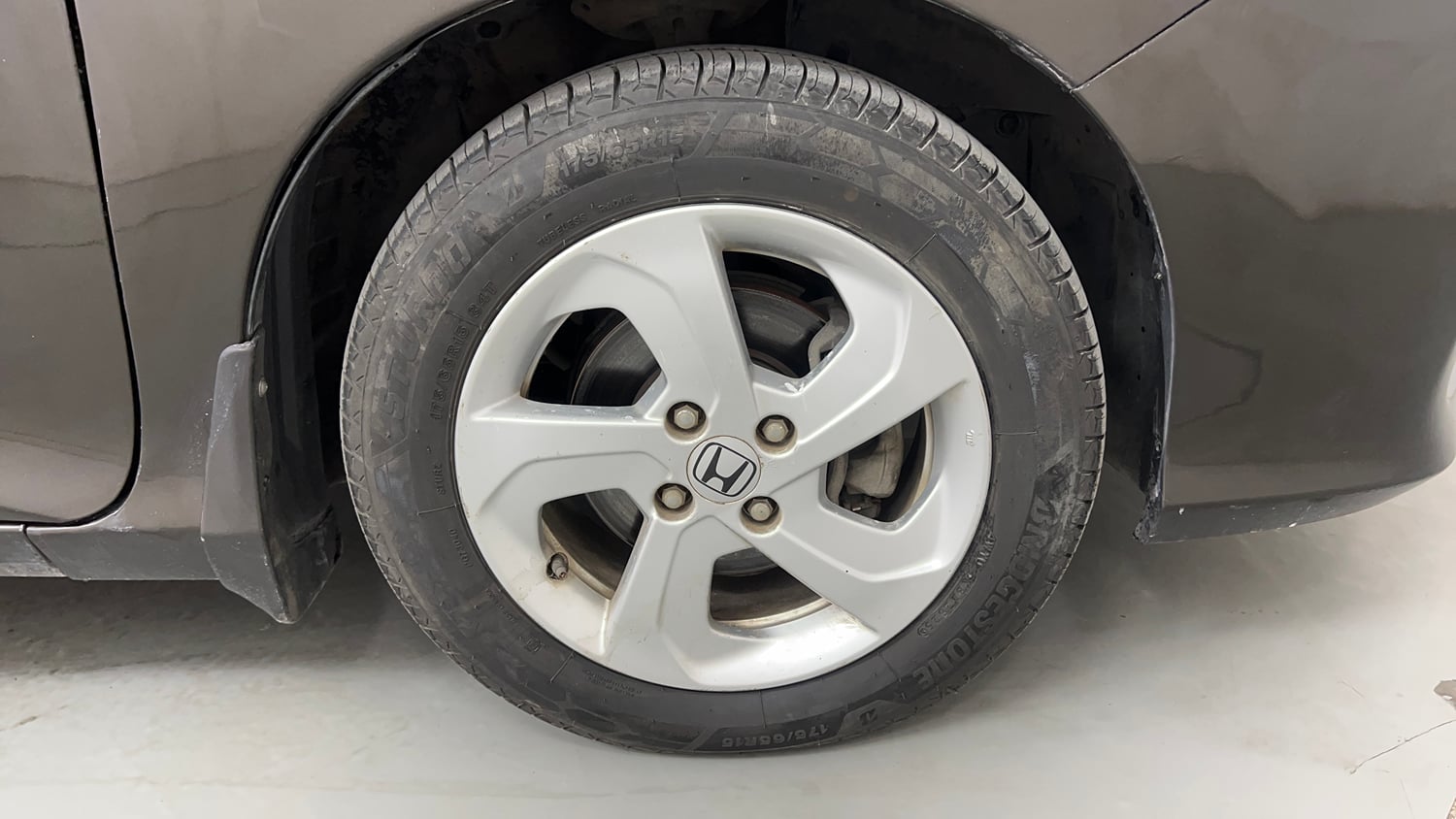 Used 2014 Honda City VX CVT Petrol Automatic tyres RIGHT FRONT TYRE RIM VIEW