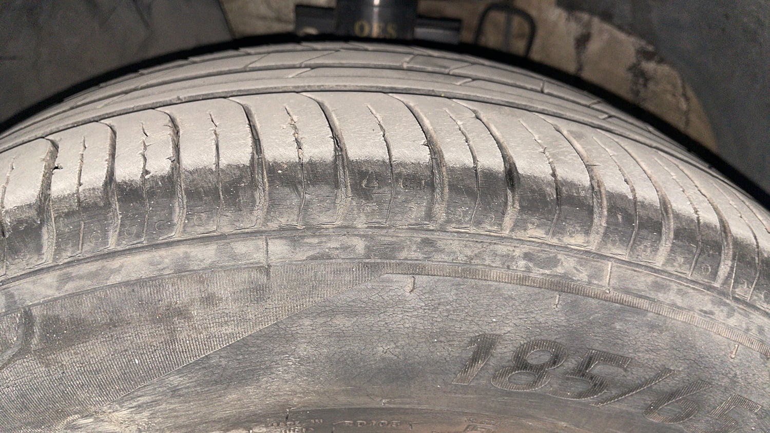 Used 2015 Volkswagen Vento Highline Petrol Petrol Manual tyres LEFT FRONT TYRE TREAD VIEW