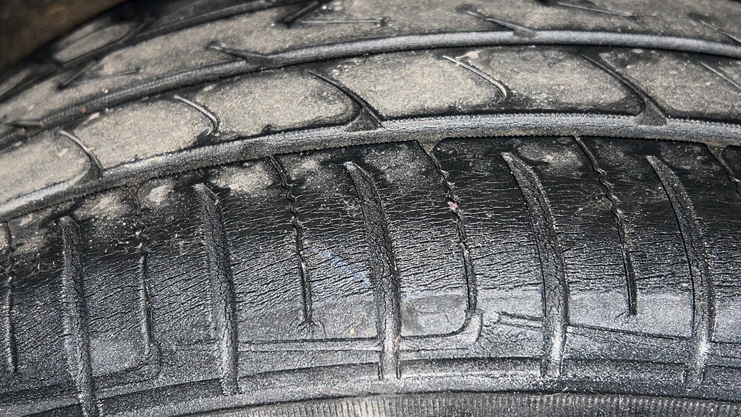 Used 2018 Maruti Suzuki Baleno Zeta 1.2 Petrol Manual tyres LEFT REAR TYRE TREAD VIEW