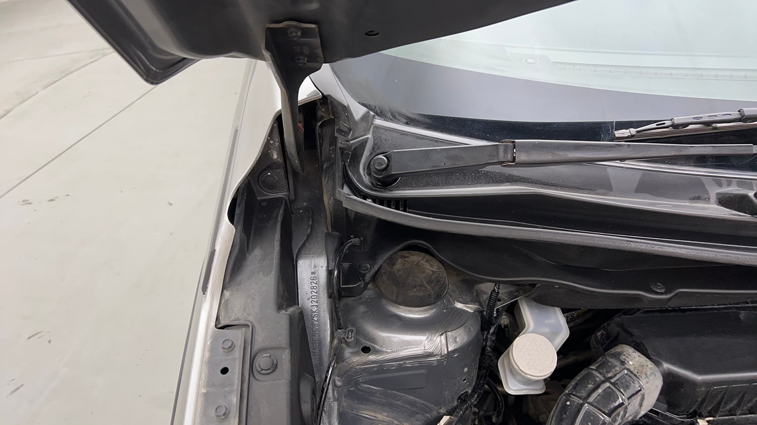 Used 2019 Maruti Suzuki XL6 Alpha AT Petrol Petrol Automatic engine ENGINE RIGHT SIDE HINGE & APRON VIEW