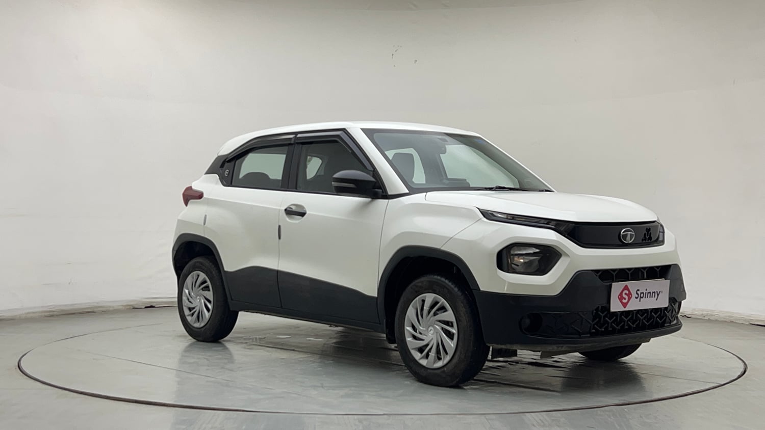 Used 2023 Tata Punch Pure MT Petrol Manual exterior RIGHT FRONT CORNER VIEW