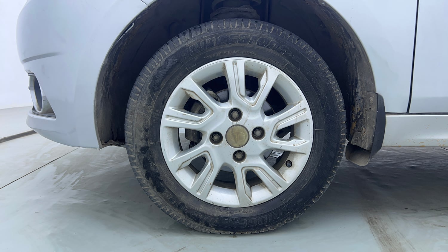Used 2018 Tata Tiago Revotron XZA Petrol Automatic tyres LEFT FRONT TYRE RIM VIEW