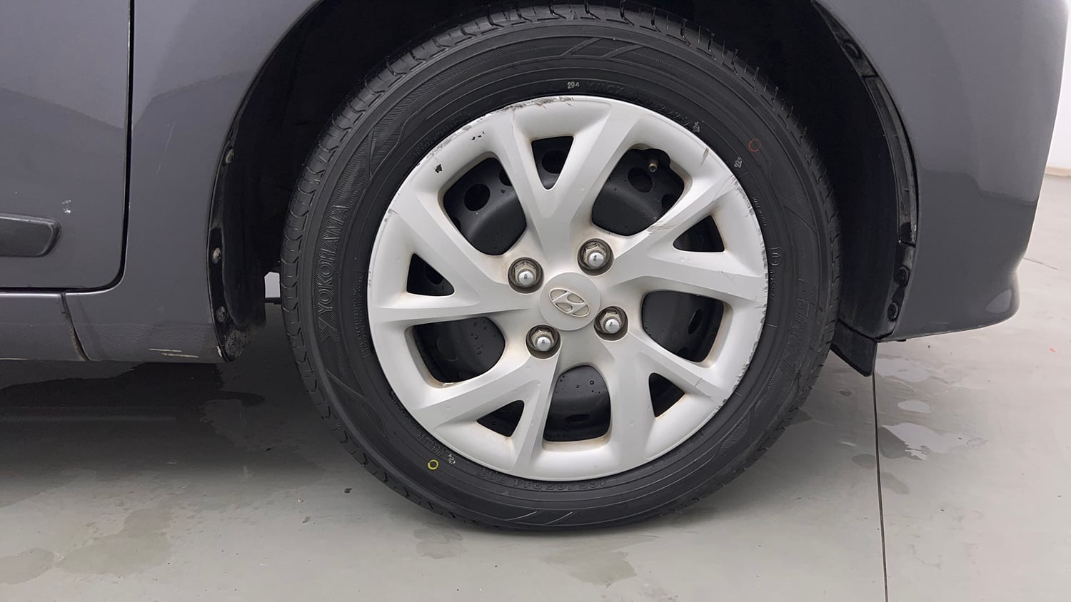 Used 2018 Hyundai Grand i10 Sportz 1.2 Kappa VTVT Petrol Manual tyres RIGHT FRONT TYRE RIM VIEW
