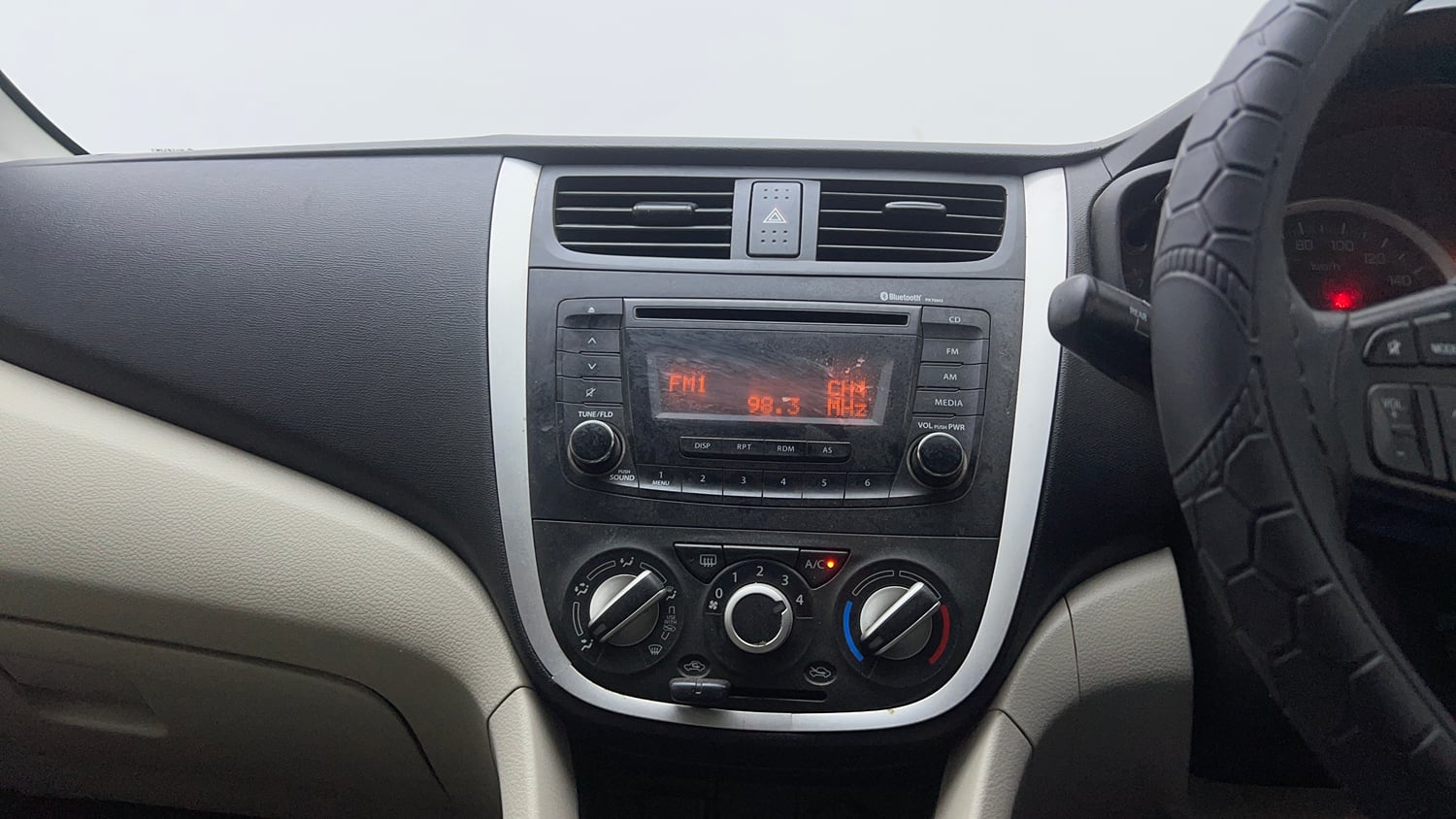 Used 2018 Maruti Suzuki Celerio ZXi (O) AMT Petrol Automatic top_features Integrated (in-dash) music system